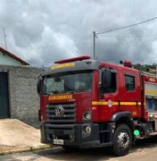 Casa pega fogo no povoado Lagoinha, em União dos Palmares