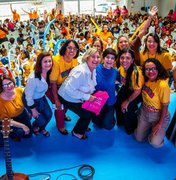 Leitura e música marcam encontro de crianças do Gigantinhos Antares com Fernanda Takai