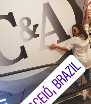 De surpresa, Anitta chega a shopping de Maceió para lançar novo single