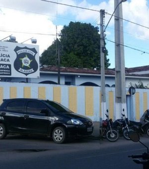 Quatro homens armados invadem chácara e roubam 20 celulares, em Arapiraca