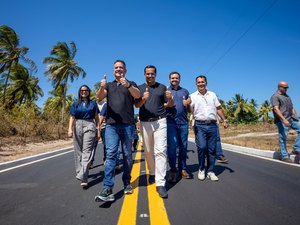 Governo inaugura rodovia que liga o centro de Feliz Deserto à indústria de beneficiamento de coco