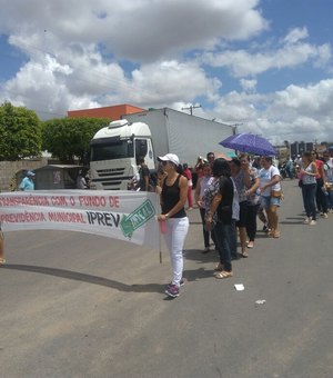 Professores de Junqueiro vão às ruas contra reforma da Previdência e por direitos salariais