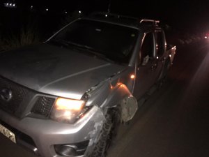 Moto invade a contramão e provoca acidente na AL 220