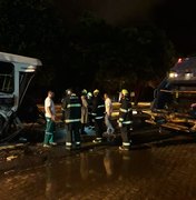 Colisão entre caminhão e ônibus deixa uma pessoa ferida em Maceió