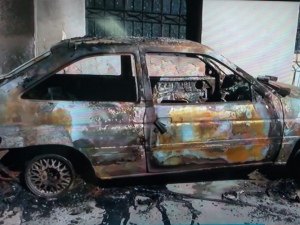 Veículo pega fogo e proprietário suspeita de ato criminoso em Maceió