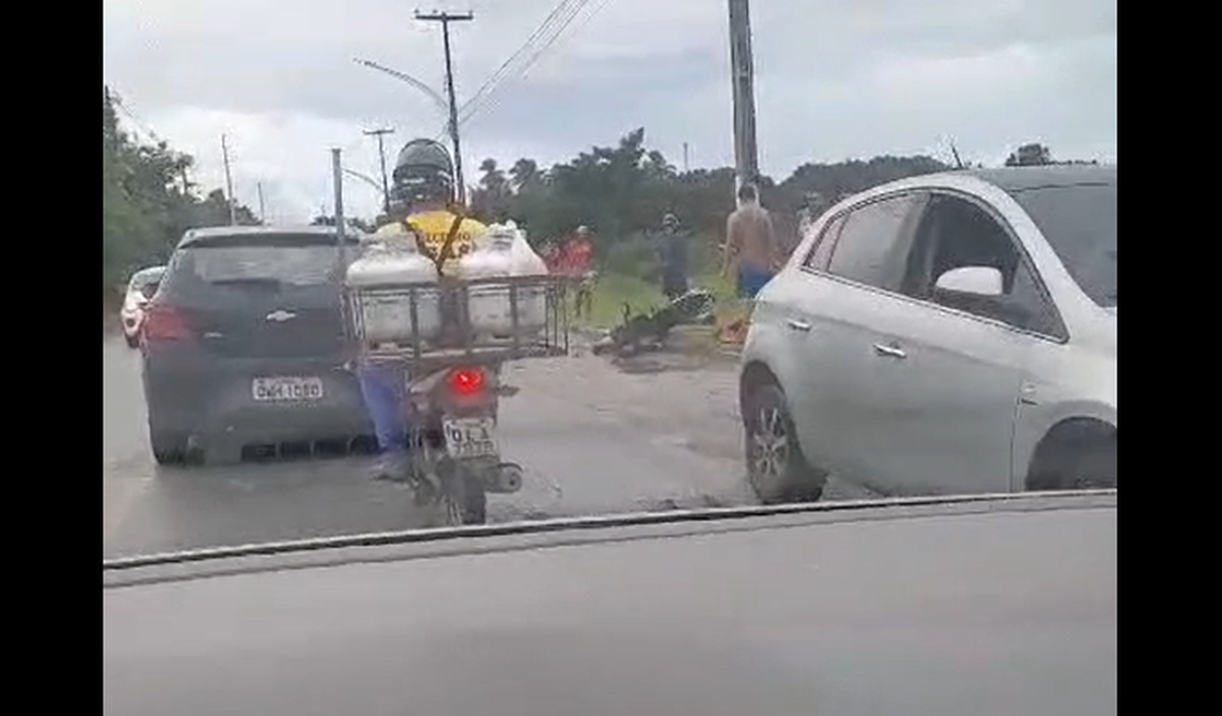 [Vídeo] Colisão entre motocicletas deixa dois feridos em Marechal Deodoro