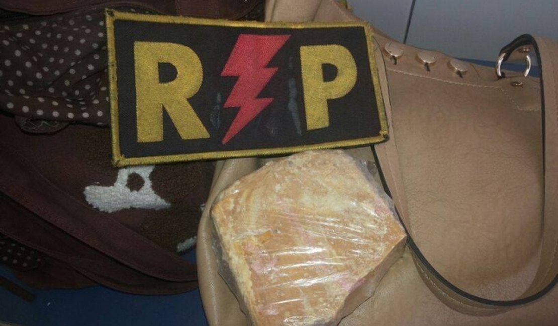 Mulher é presa com meio quilo de crack em Maceió