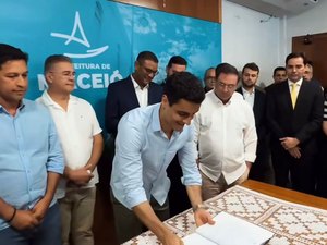 Posse de novo secretário de JHC tem presenças de peso e especulações sobre 2026