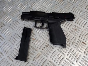 [Vídeo] Trio é preso com arma de fogo dentro de van, em Messias