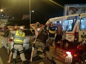 Homem é flagrado pela Operação Lei Seca dirigindo embriagado e acaba detido