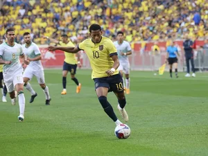 Gonzalo Plata chega ao Brasil para reforçar o Flamengo