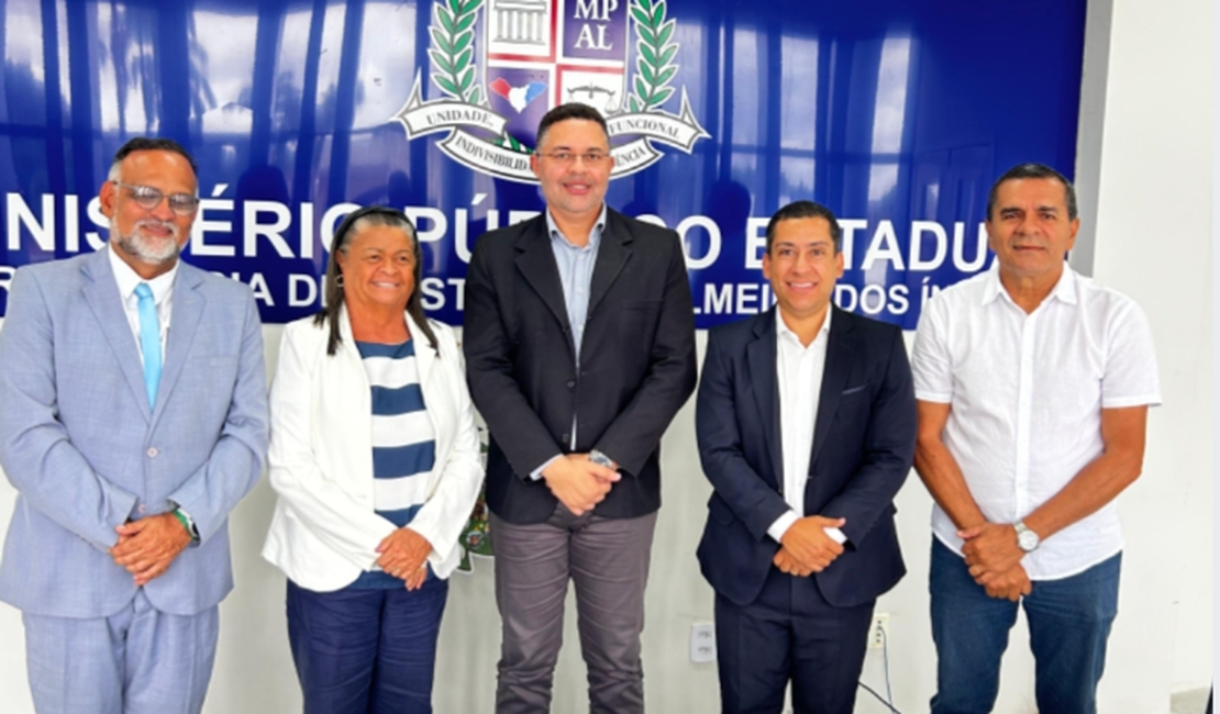 Prefeita Tia Júlia discute trânsito, segurança e políticas para mulheres em reunião com MP