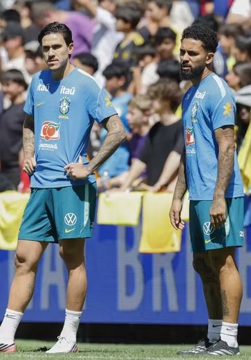 Ancelotti observa time com Pedro na vaga de Raphinha e mais sete mudanças