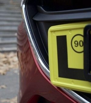 Câmara quer obrigar condutor novato a usar placa de identificação no carro