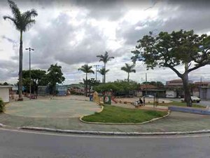 Homem nu invade casa e tenta estuprar jovem que dormia com o marido