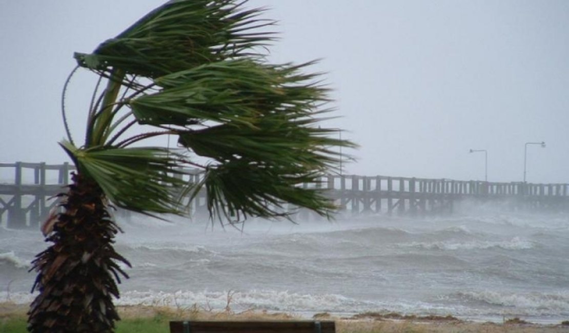Marinha emite alerta para ventos de até 60 km no litoral alagoano