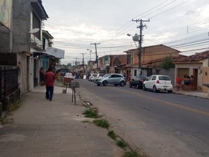 [Vídeo] Moradores fecham via contra a falta d'água na Chã de Bebedouro