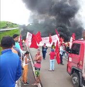 [Vídeo] Protesto na BR-101 bloqueia o fluxo de veículo, em Messias