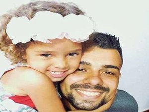 Casal acusado de matar criança porque fez xixi na cama é julgado