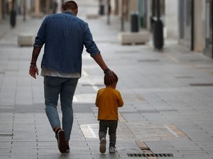 Homens recorrem ao congelamento de sêmen para adiar paternidade