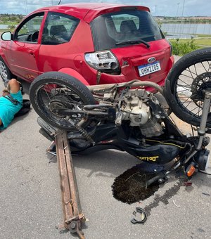 Acidente entre carro e moto deixa uma pessoa ferida no bairro Perucaba, em Arapiraca