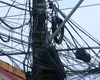 MP cobra retirada de fios irregulares e limpeza dos postes em Maceió