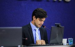 Como relator, João Catunda faz leitura do parecer prévio do Orçamento de 2023