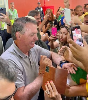 [Vídeo] Leonardo Dias e apoiadores recepcionam Bolsonaro em Maceió