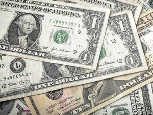 Dólar bate marca histórica e é vendido a R$ 4,20