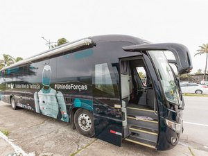 Ônibus da Vacina começa a semana no Mercado do Artesanato e vacina pessoas acima de 35 anos