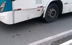 Colisão entre veículo de passeio e um ônibus