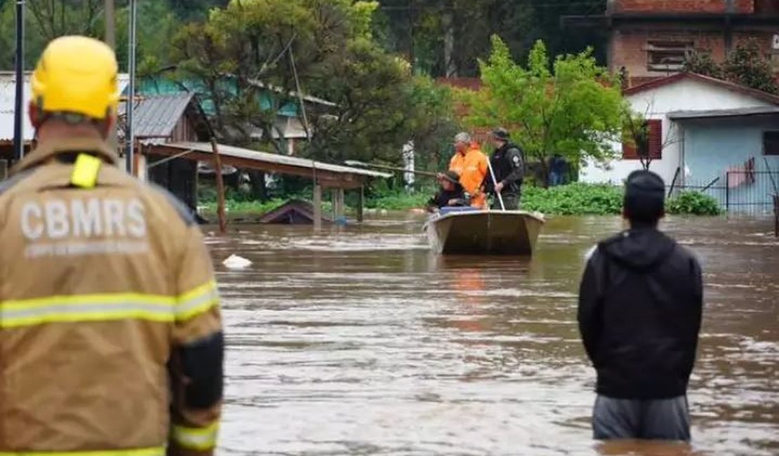 Ciclone em RS: mulher morre após corda se romper durante resgate