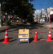 Interdição na antiga Amélia Rosa trava trânsito na parte baixa de Maceió