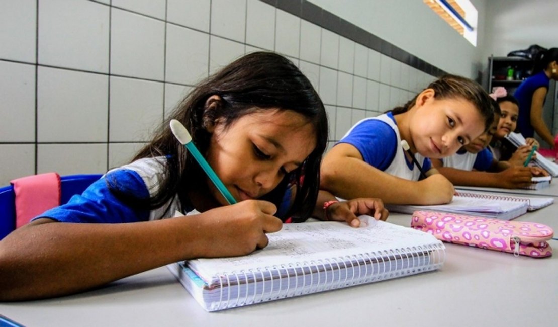 Em Uma Escola Existem Matriculados O Total De 1200 Alunos