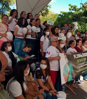 Enfermeiros de Arapiraca se reúnem para assistir a votação de PL sobre Piso Nacional