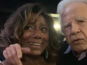 Cid Moreira chama Gloria Maria de 'velha amiga' e ela rebate: 'É a mãe'