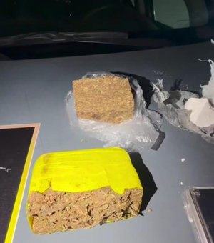 Casal é preso transportando maconha e cocaína dentro de carro em Maceió