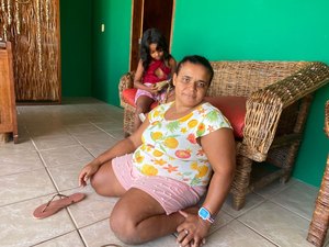 Portadora de necessidade de Porto Calvo pede doações para viajar com família para MT