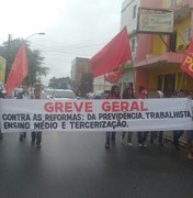 [Vídeo] Manifestantes convocam população para protesto em Arapiraca