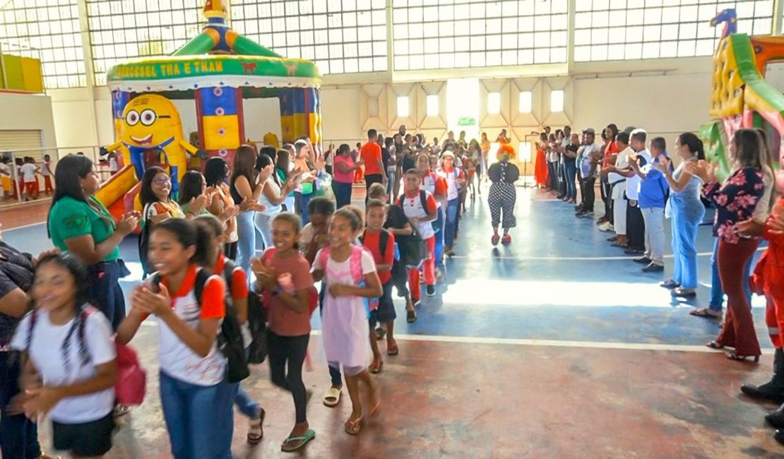 Prefeitura efetiva seis escolas de tempo integral em Penedo