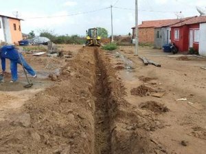 Casal amplia a rede de abastecimento do município de Pariconha