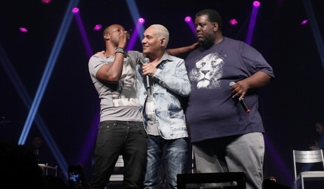 Exaltasamba volta e banda anuncia primeira turnê