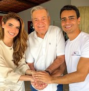Ronaldo Lessa aparece em foto com JHC e Marina Candia após sumiço nas redes