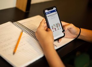 Alunos de medicina pagam quase R$ 8 mil por aulas online durante pandemia