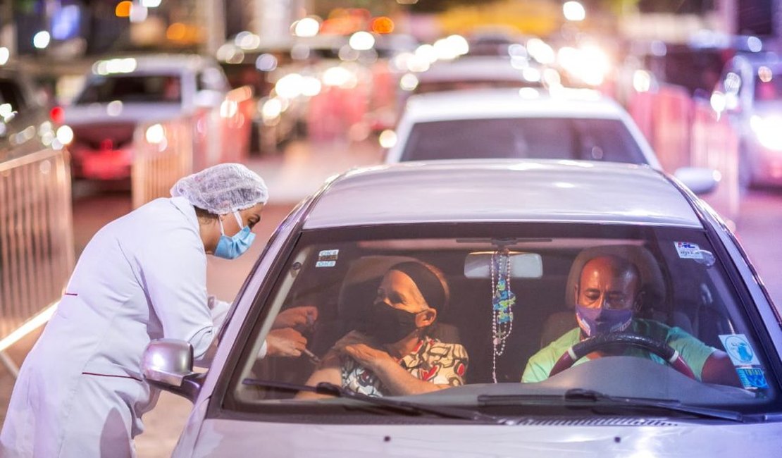 Maceió tem vacinação durante 12h nos drives thrus neste sábado (08)