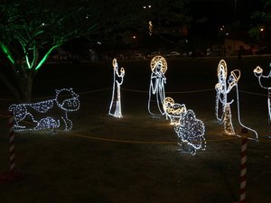 Criança leva choque elétrico em decoração natalina da Prefeitura de Arapiraca