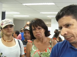 Agentes de saúde ocupam secretaria e Prefeitura garante implantação de piso