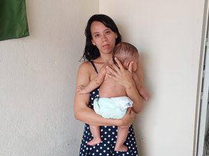 Desempregada, mãe faz apelo para comprar leite para o filho de 3 meses