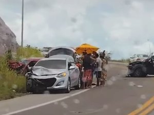 Grave acidente envolvendo três carros deixa três feridos em Jequiá da Praia