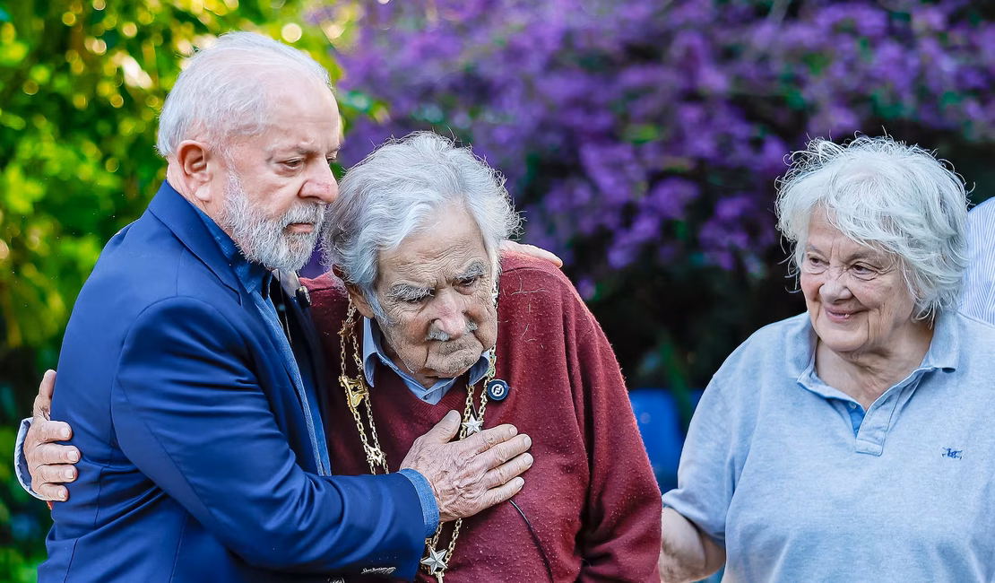 Lula diz que vai a enterro de Mujica: ‘Espera que a carne se vá, mas as ideias fiquem’